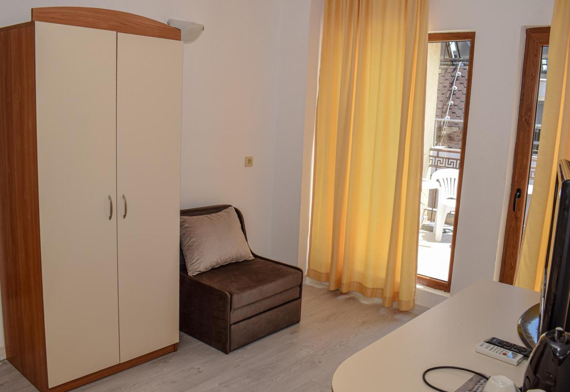 Family Hotel Friends Primorsko Extérieur photo