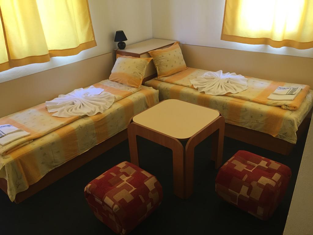 Family Hotel Friends Primorsko Extérieur photo