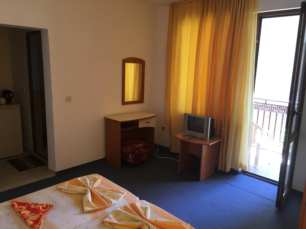 Family Hotel Friends Primorsko Extérieur photo