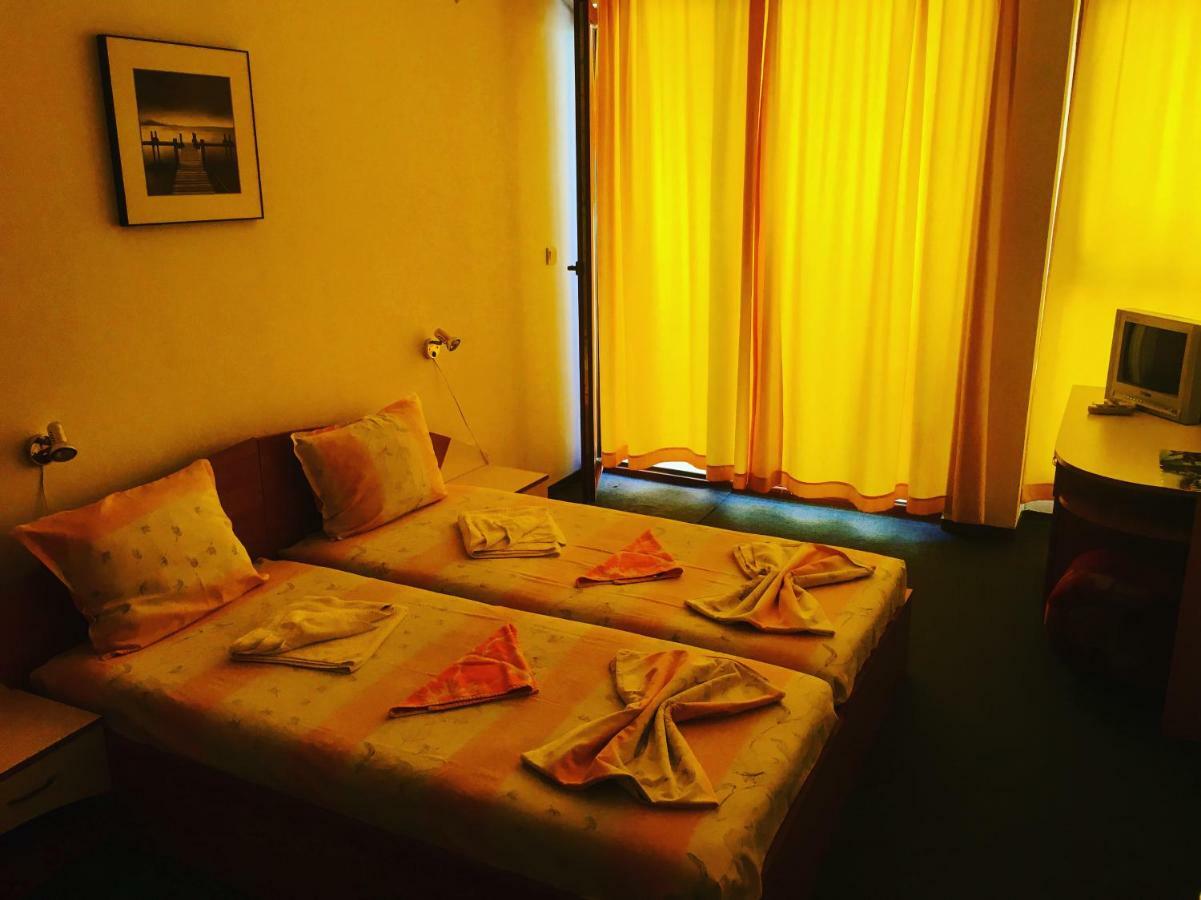 Family Hotel Friends Primorsko Extérieur photo