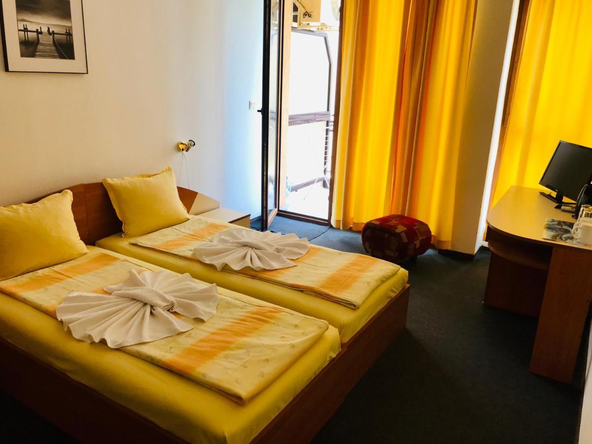 Family Hotel Friends Primorsko Extérieur photo