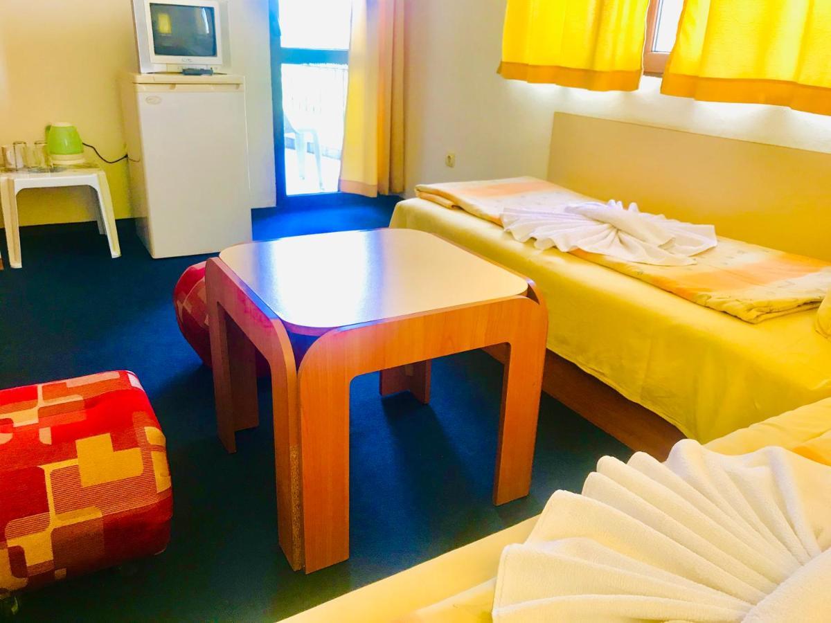 Family Hotel Friends Primorsko Extérieur photo